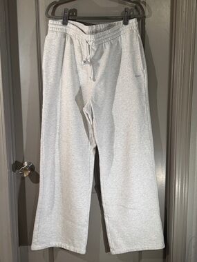 TNA (Aritzia) Cozy Fleece Boyfriend Sweatpants in Heather Cloud